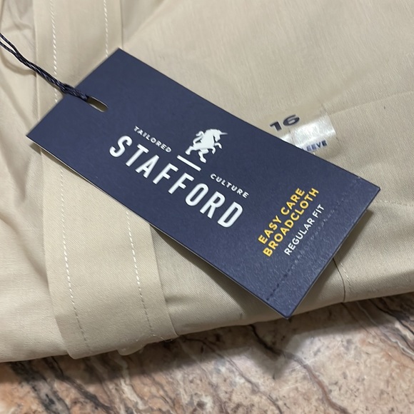 Dress shirt $15 - Picture 3 of 4